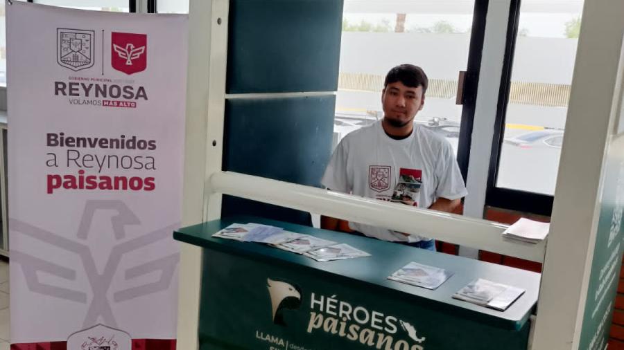 Instala Alcalde Carlos Peña Ortiz módulo de información en puente Reynosa-Hidalgo