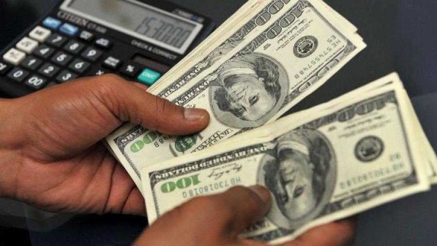 Dólar cotiza a la venta en 19.30 pesos en casas de cambio