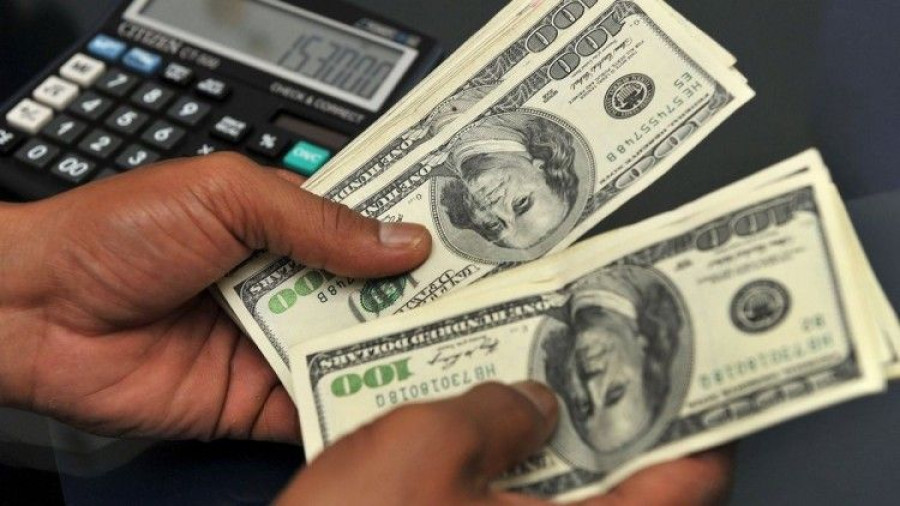 D&oacute;lar cotiza a la venta en 19.30 pesos en casas de cambio