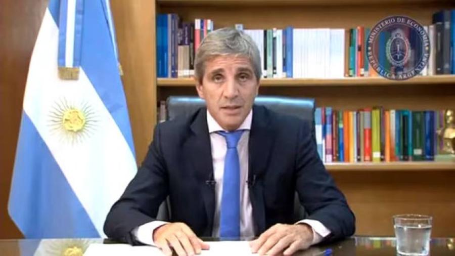 Argentina devalúa 50% su moneda