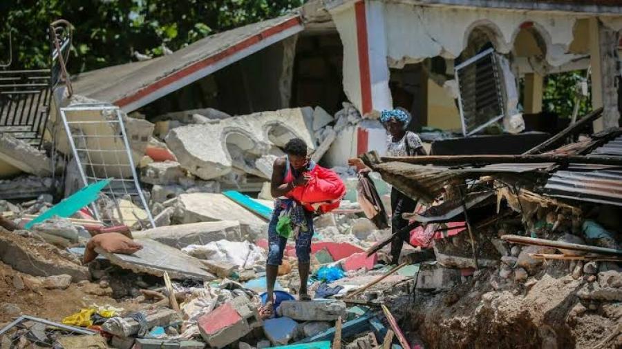 Suman mil 419 decesos tras terremoto en Haití
