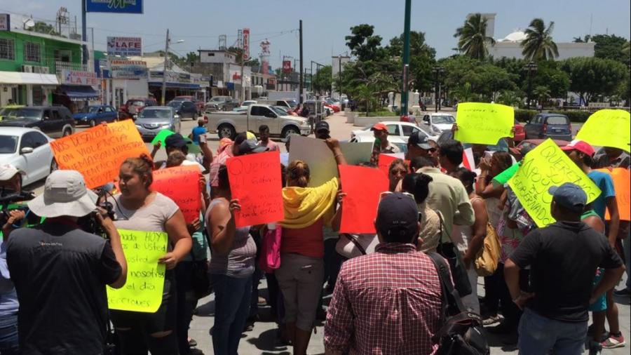 Invasores protestan frente a presidencia, piden apoyo de autoridades municipales