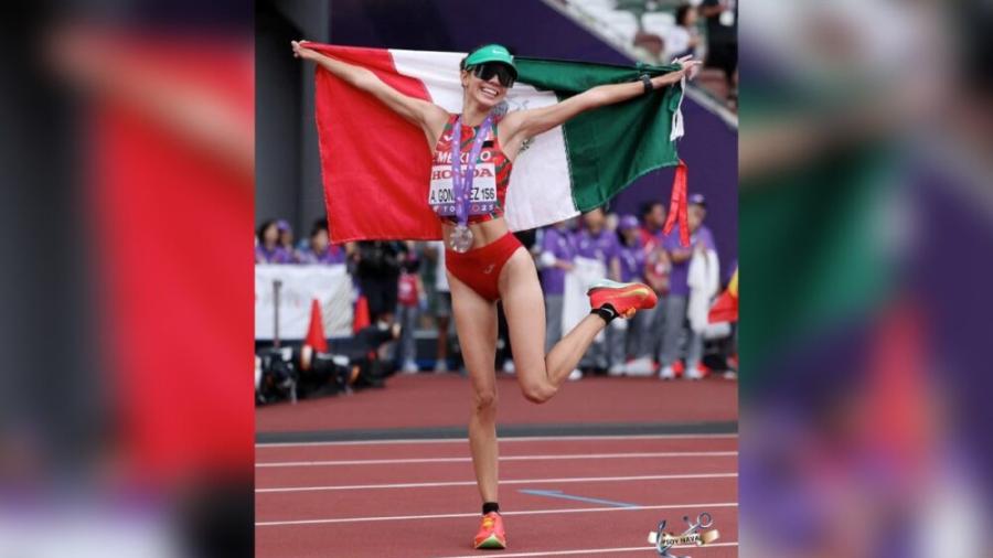 Alegna González da a México su segunda plata histórica en marcha femenil mundial