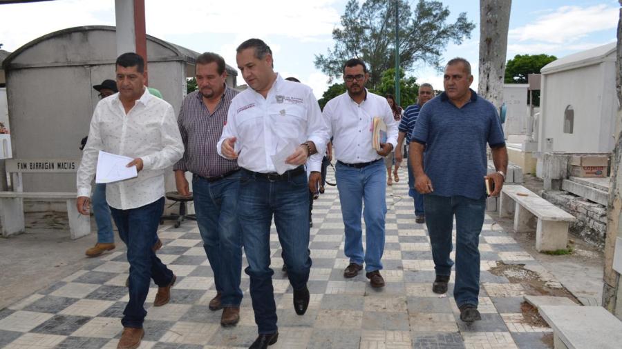 Realizan acciones de limpieza en los Panteones Municipales