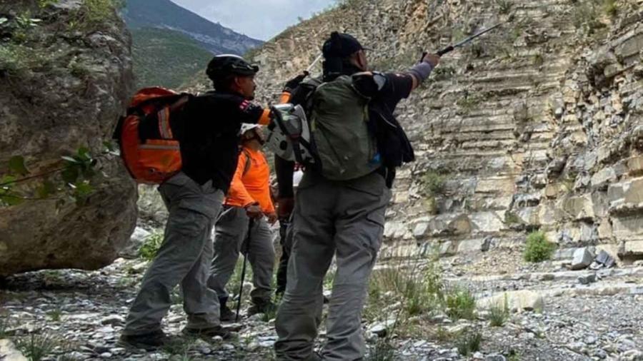 Rescatan cuerpo de senderista extraviada en Arteaga Coahuila 
