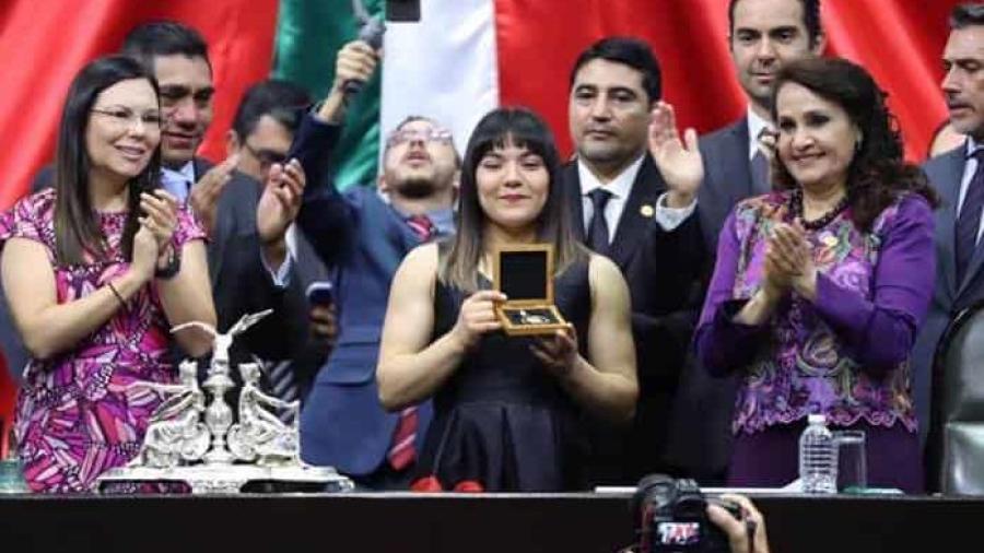 Recibe Alexa Moreno Medalla al Mérito Deportivo