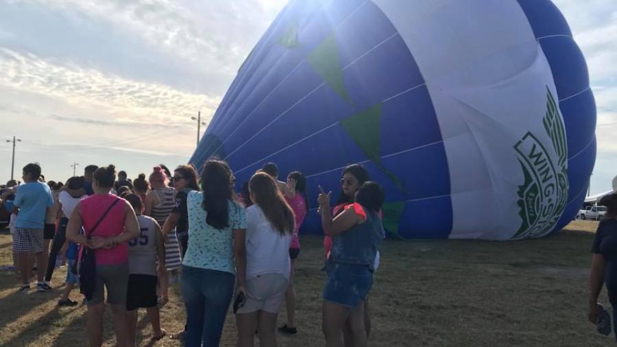 Suspenden actividades con globos aerostáticos por fuertes vientos