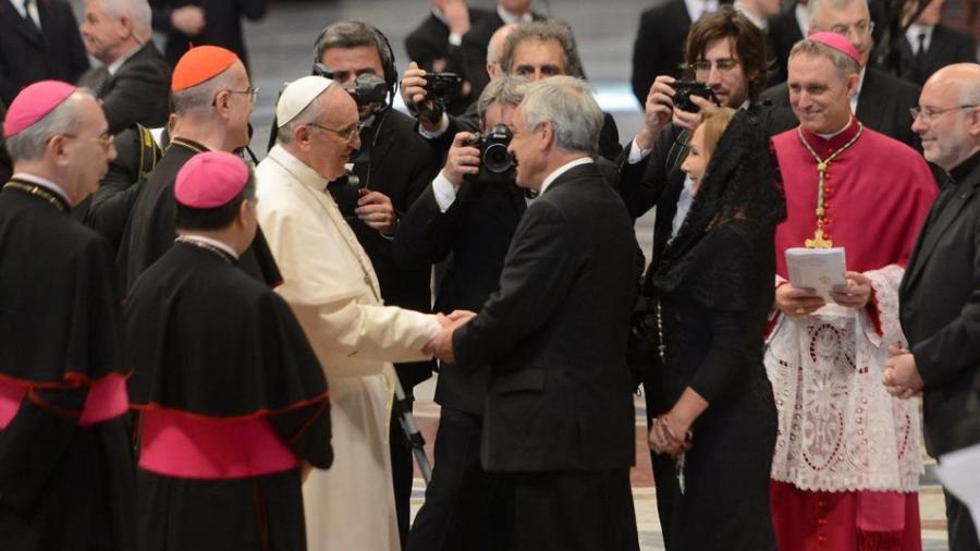 El Papa y Piñera abordan crisis por abusos sexuales