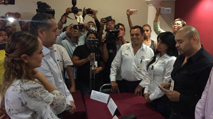 Recibe Adrián Oseguera Kernión constancia como alcalde electo de Madero