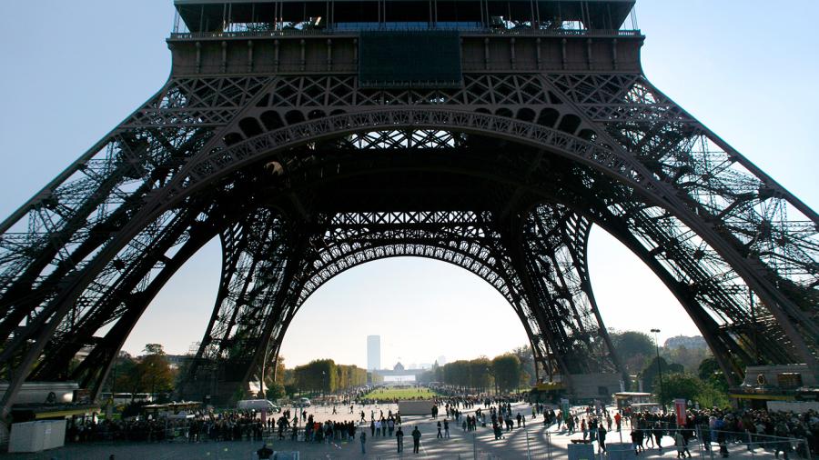 En París, un niño se suicida al saltar de un cuarto piso