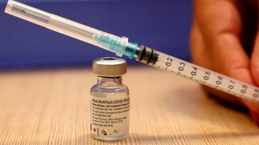 Europa podría aplicar la vacuna contra el COVID una vez al año, señala agencia