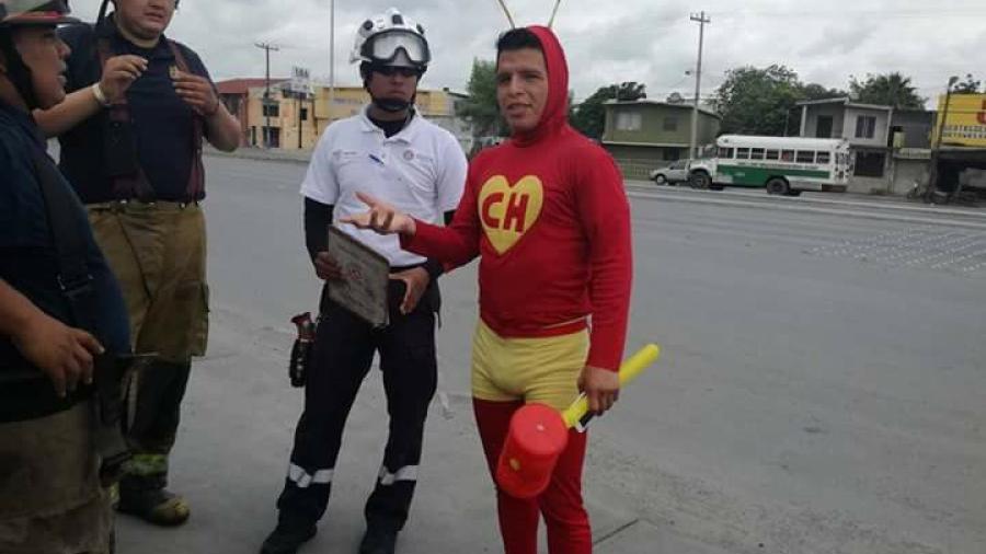 Apaga incendio chapulín colorado en HEB