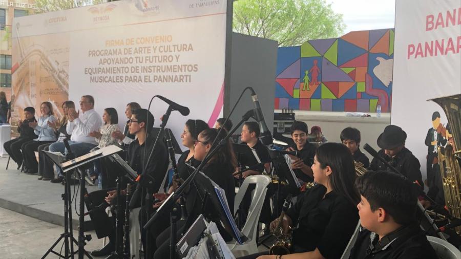 Firman millonario convenio a beneficio de orquesta PANNARTI