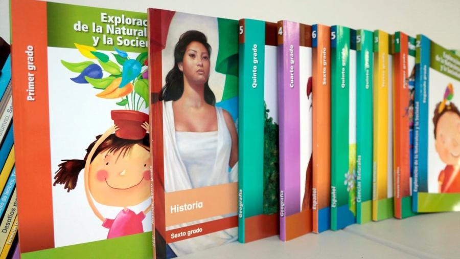 Asegura directora que no condicionará los libros de texto