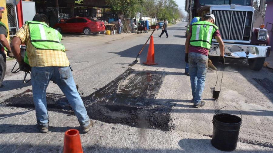 Recuperan vialidades con bacheo y rehabilitación de pavimentos