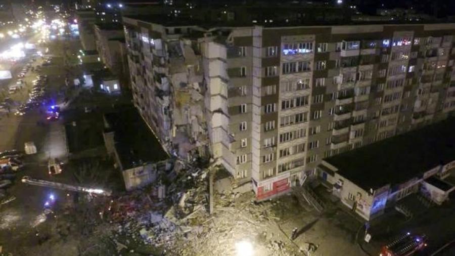 Un muerto y dos heridos en derrumbe parcial de edificio en Rusia