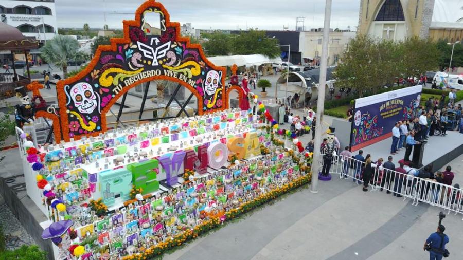 Asistieron m&aacute;s de 1,500 personas a inauguraci&oacute;n de Monumental Altar de Muertos 