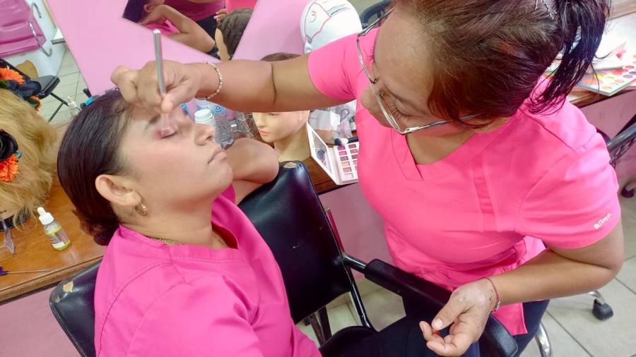 DIF Nuevo Laredo invita a inscribirse al curso de belleza del CEDIF 4