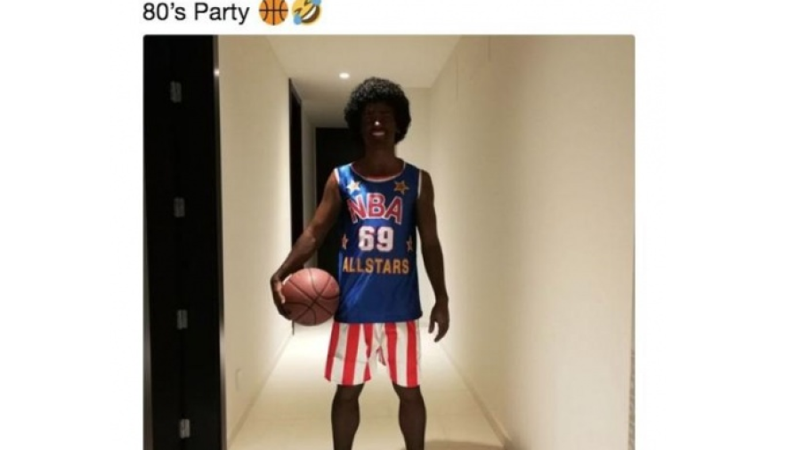 Griezmann desata polémica al disfrazarse de basquetbolista