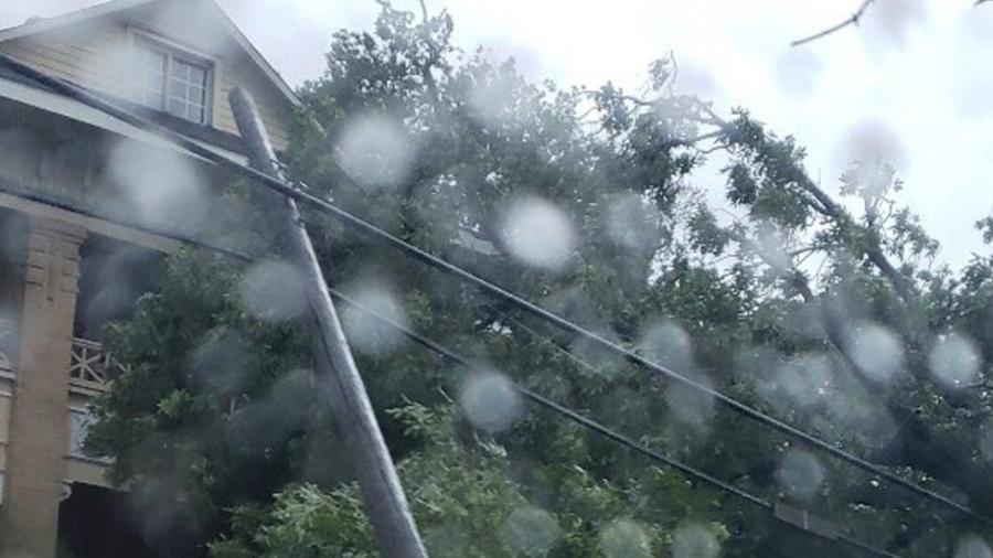 Tormentas provocan corte de electricidad y daños en Texas