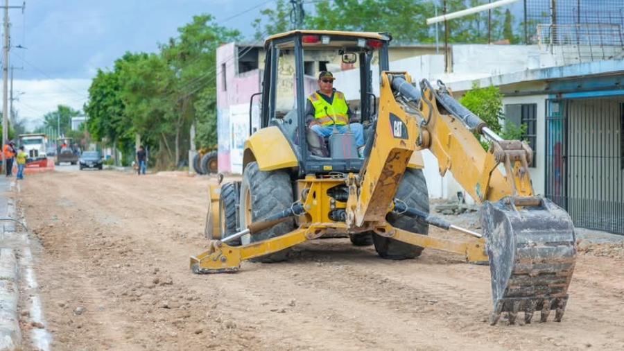 Viven colonos de la Américo Villarreal Guerra emotivo inicio de pavimentación