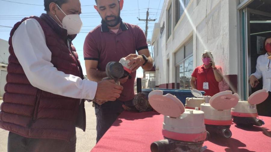 Renueva COMAPA medidores da&ntilde;ados de domicilios 