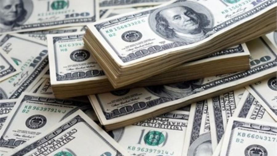 Dólar cierra jornada con seis centavos menos 