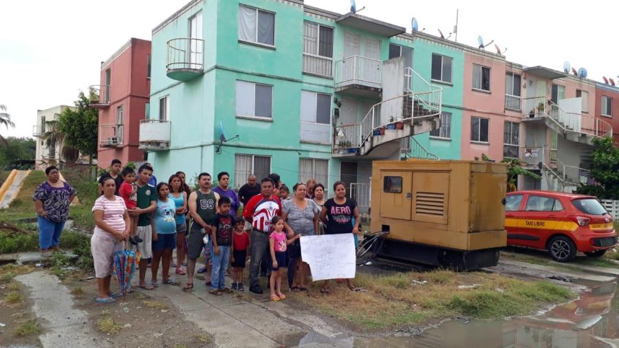 Familias viven en fraccionamiento sin energía eléctrica, piden auxilio