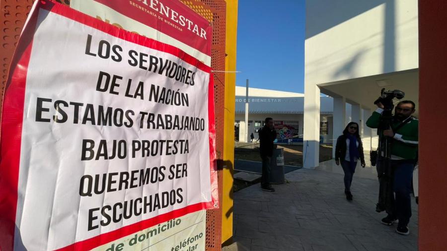 Trabajan bajo protesta servidores de la nación