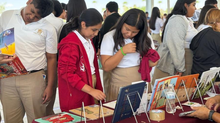 'Biblioteca Itinerante' fomenta la lectura en estudiantes de todos los niveles