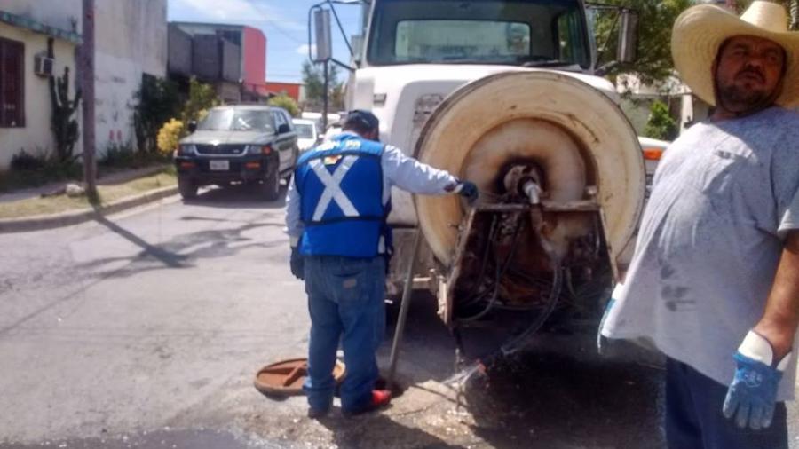 Comapa trabaja con equipo vactor