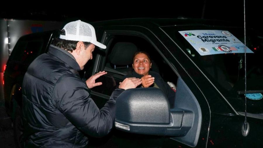 Recibe diputado a paisanos en su retorno