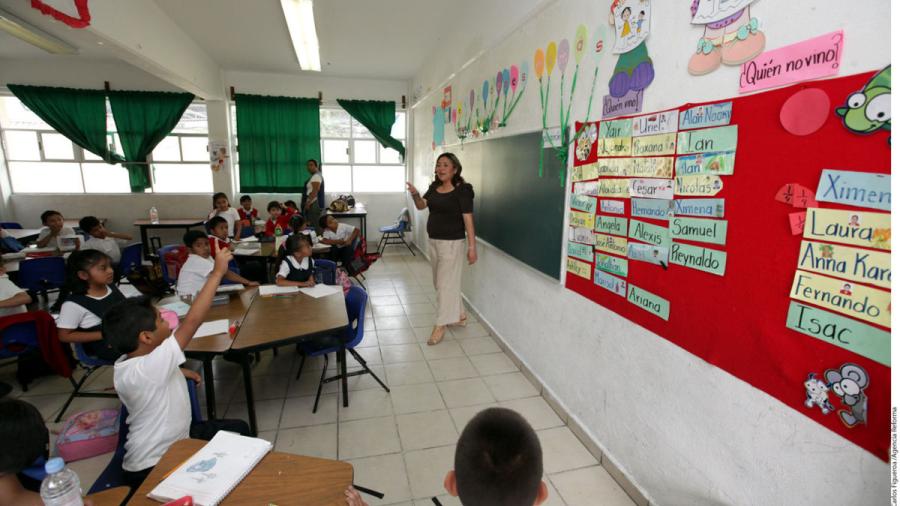 Reforma educativa busca beneficiar a docentes