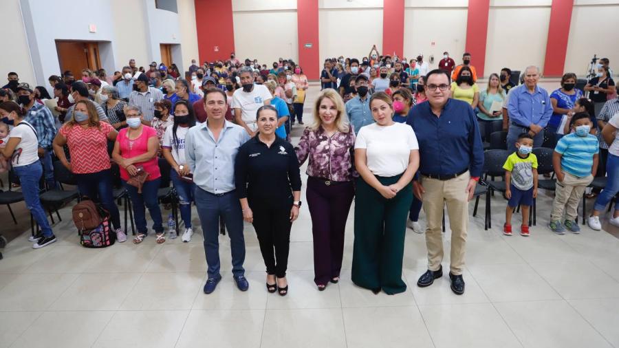 Agradecen ciudadanos campa&ntilde;a permanente de lentes graduados