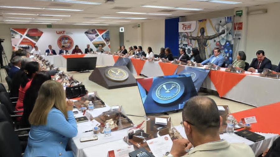 Evalúa rector avances de la UAT al cierre del ciclo escolar