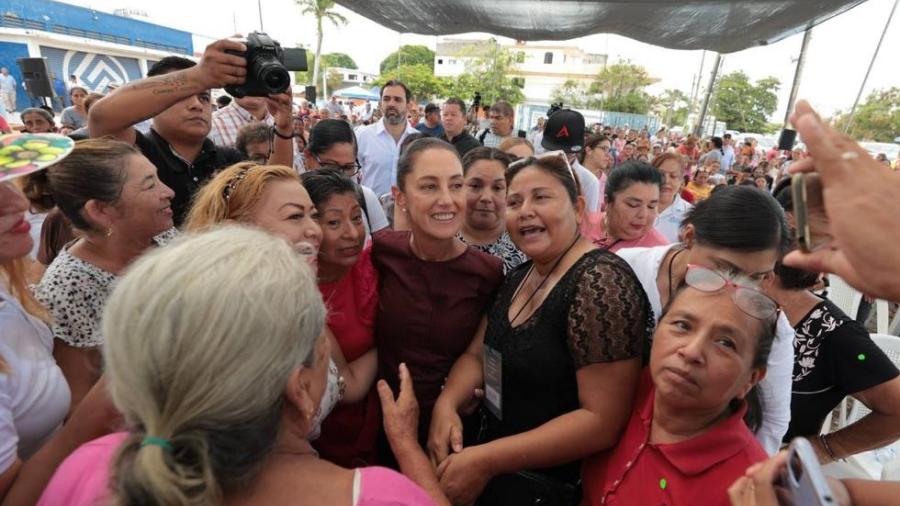 Se reúne Sheinbaum con mujeres espicadoras y pescadores de Tampico