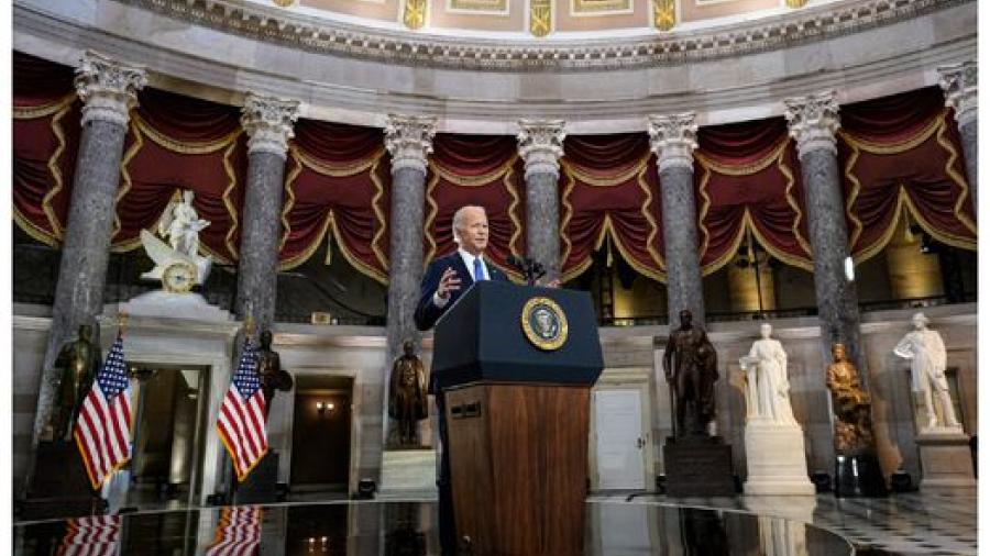 "A Trump le importa más su ego herido que nuestra democracia": Conmemora Biden primer aniversario del asalto al Capitolio 
