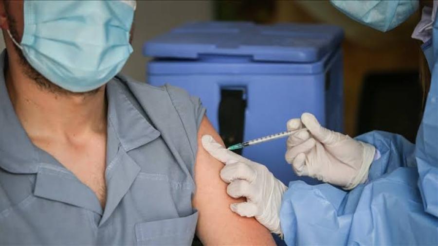 Departamento de Veteranos exige a trabajadores de salud que se vacunen contra el COVID-19