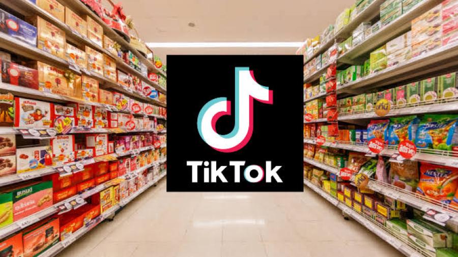 Mujer descubre que hombre le está tomando fotos sin consentimiento en supermercado