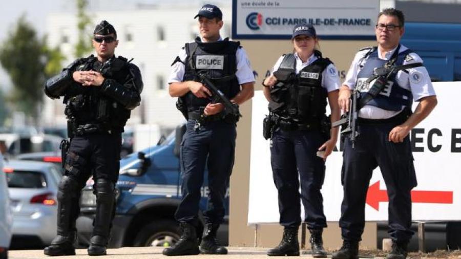 Policías en Francia marchan en contra de los nuevos límites impuestos para arrestos