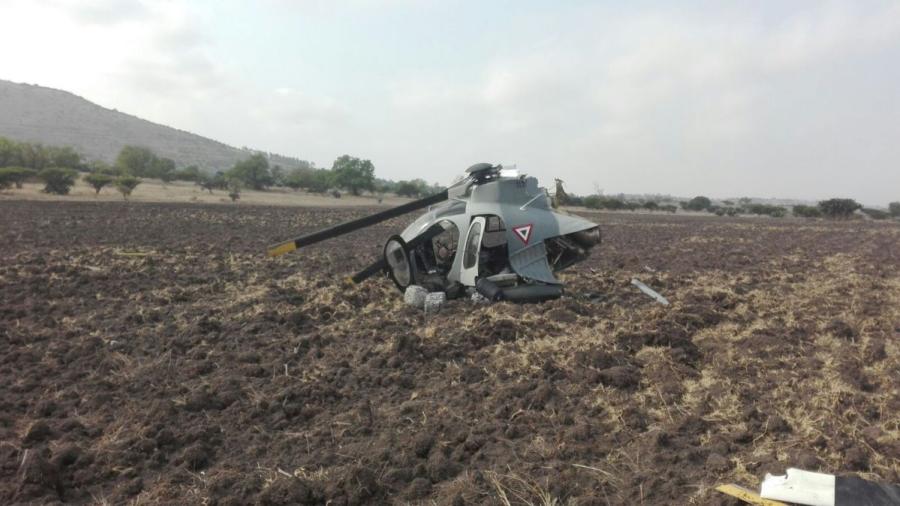 Helicóptero sufre fallas y se desploma en Huehuetoca, Edomex 