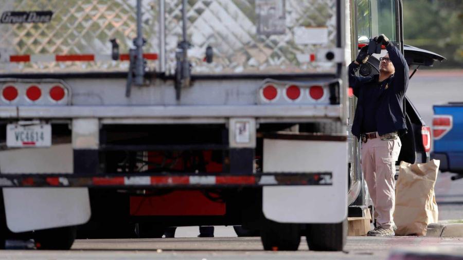 Rescatan en Texas a 62 inmigrantes escondidos en un camión