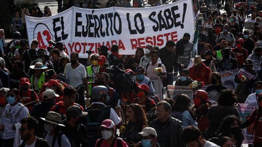 Liberan a 8 militares vinculados a caso Ayotzinapa
