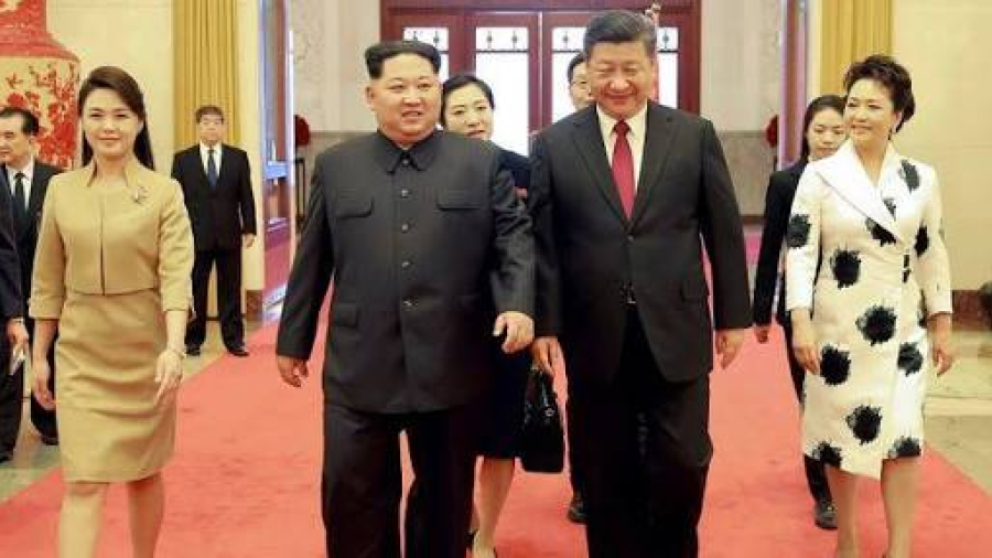 Kim Jong-un llega a China para entrevistarse con el presidente Xi Jiping