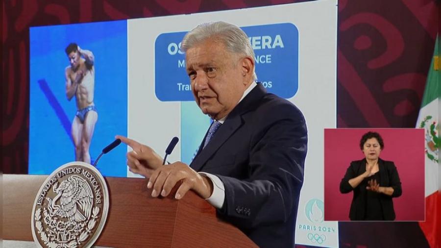Festeja AMLO medalla de bronce de Osmar Olvera  por su bronce en París 2024