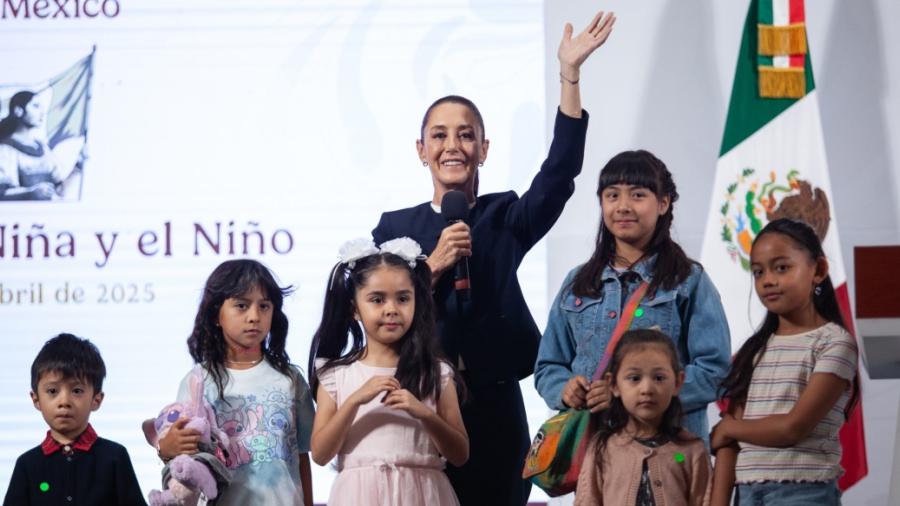 ´Son el presente de México´, dice Sheinbaum a las niñas y los niños del país