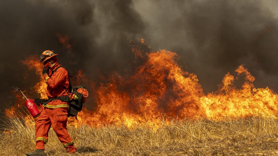 Alerta máxima tras 10 incendios forestales activos en California