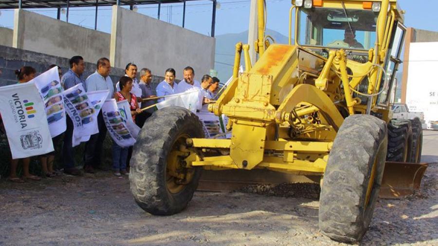 Dan inicio obras de pavimentación