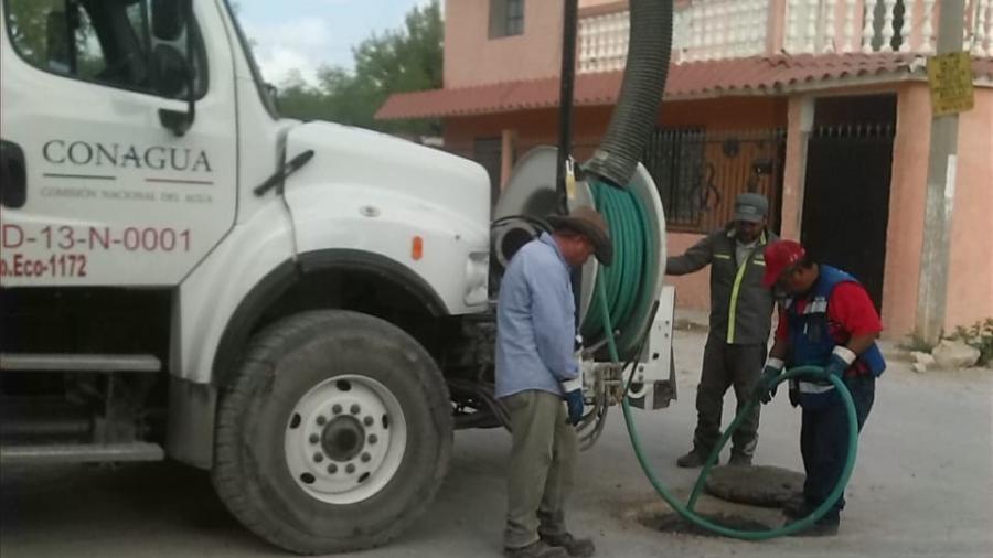 Elimina COMAPA de Reynosa brotes de aguas negras