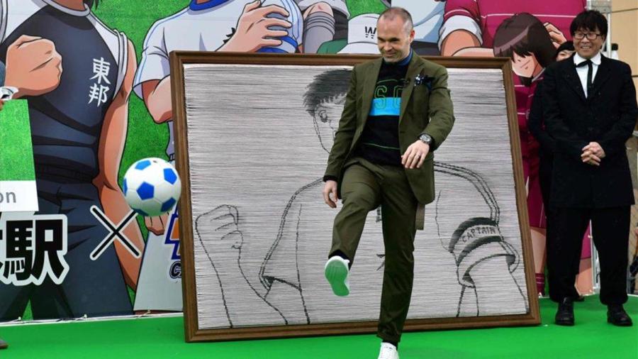 Iniesta inaugura una estación de metro dedicada a Oliver y Benji